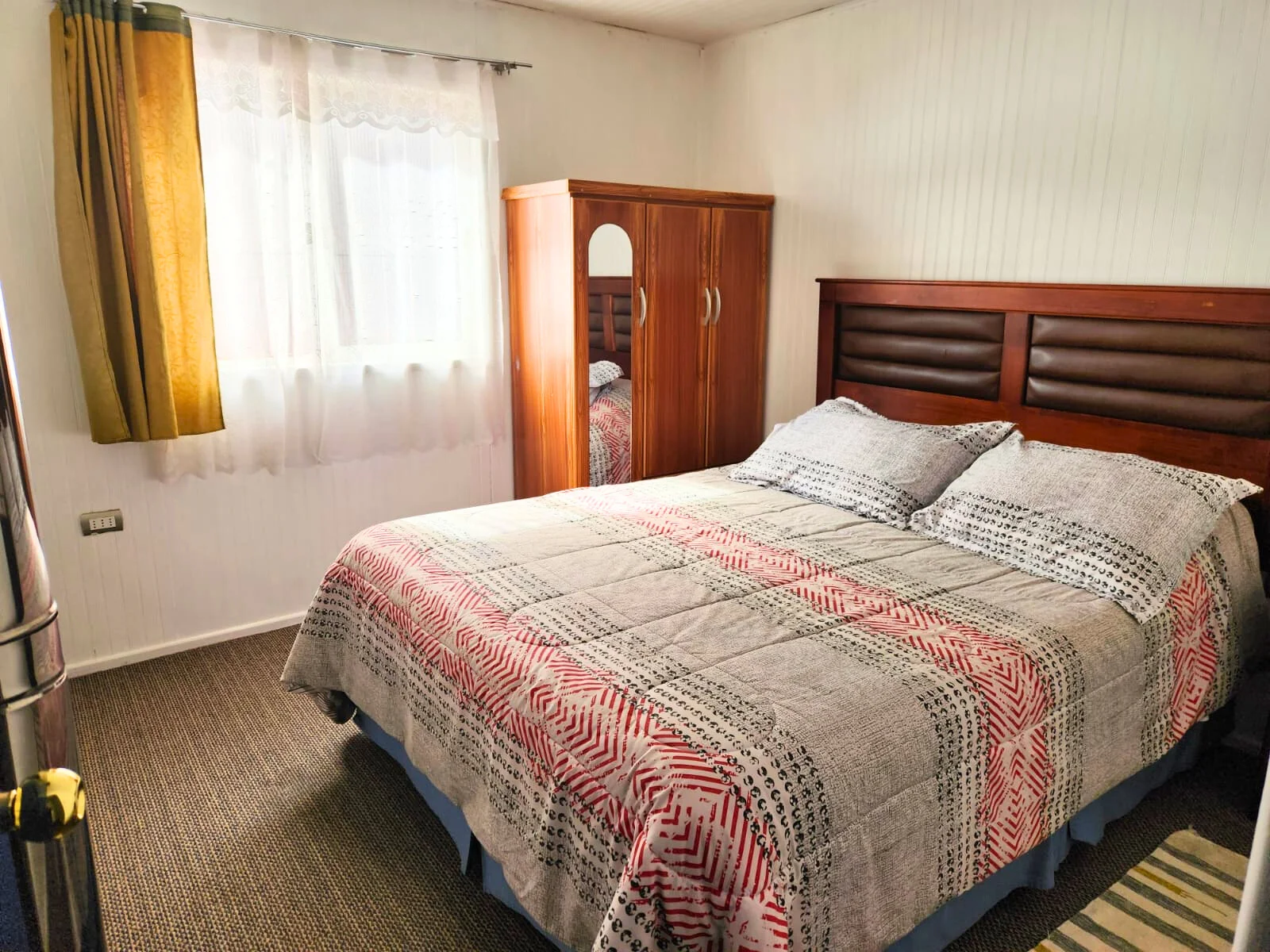 Comoda y amplia habitación para 2 personas en cabaña en Isla Teja Valdivia